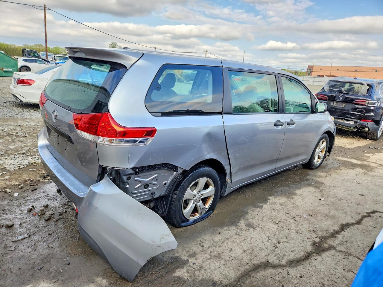 2013 TOYOTA SIENNA L 7-PASSENGER photo 5