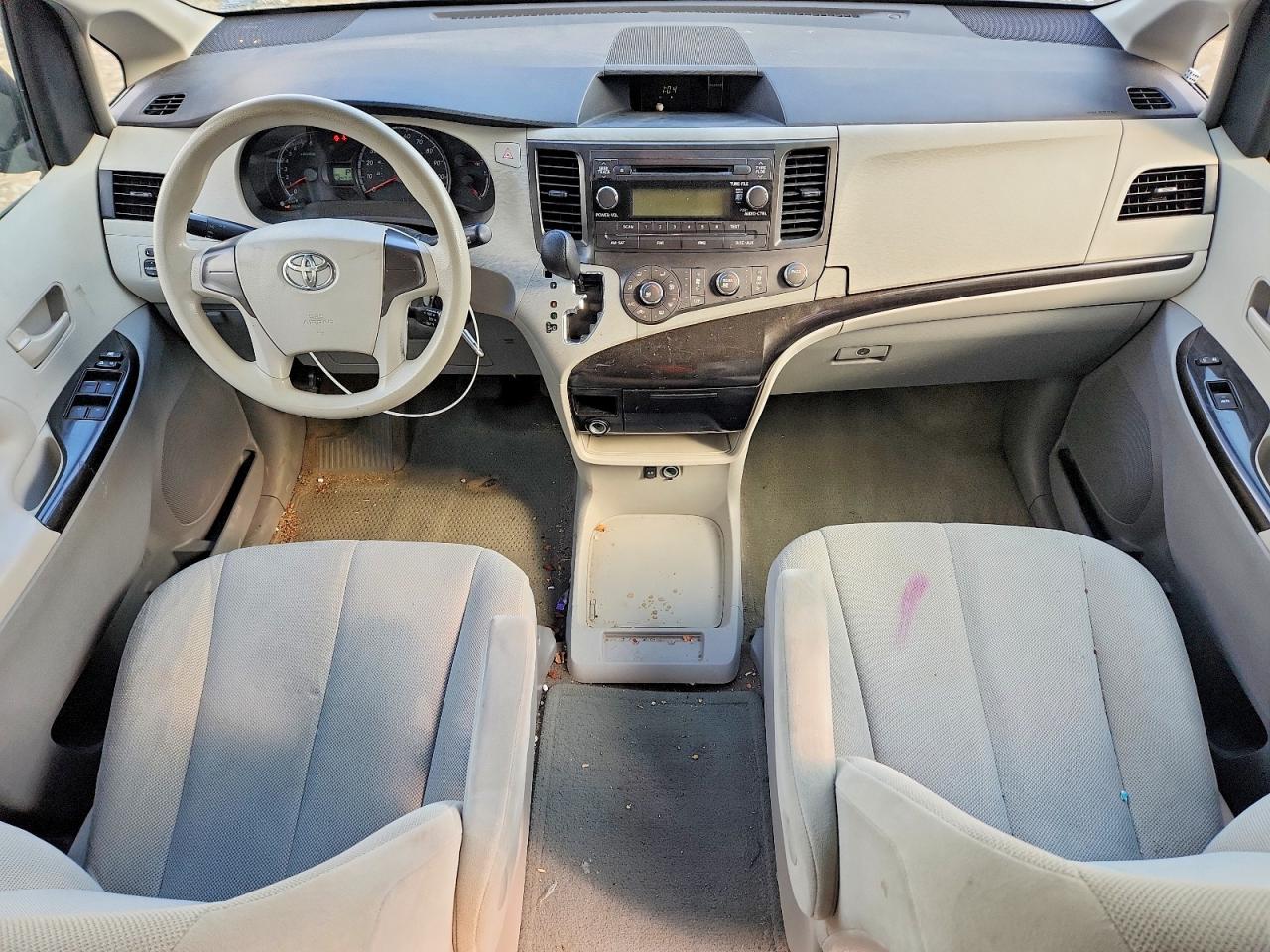 2013 TOYOTA SIENNA L 7-PASSENGER photo 15