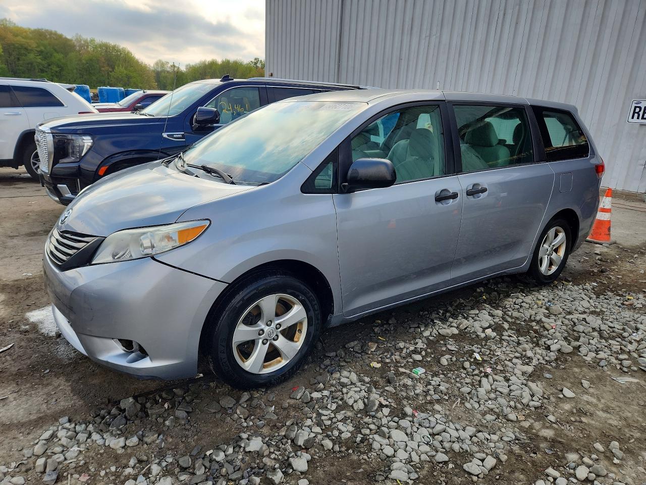 2013 TOYOTA SIENNA