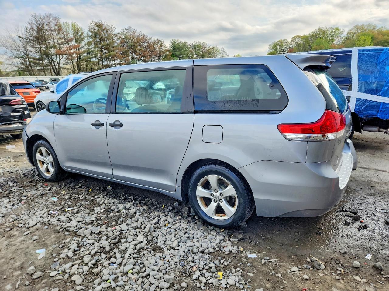 2013 TOYOTA SIENNA L 7-PASSENGER photo 3