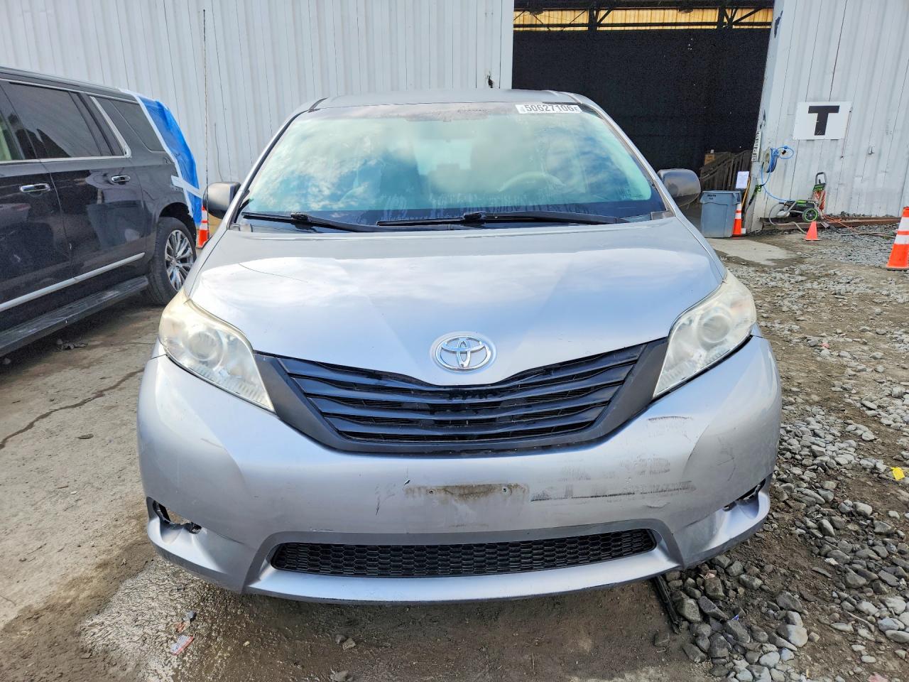 2013 TOYOTA SIENNA L 7-PASSENGER photo 9
