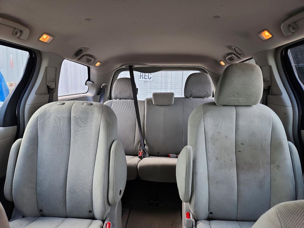 2013 TOYOTA SIENNA L 7-PASSENGER photo 19