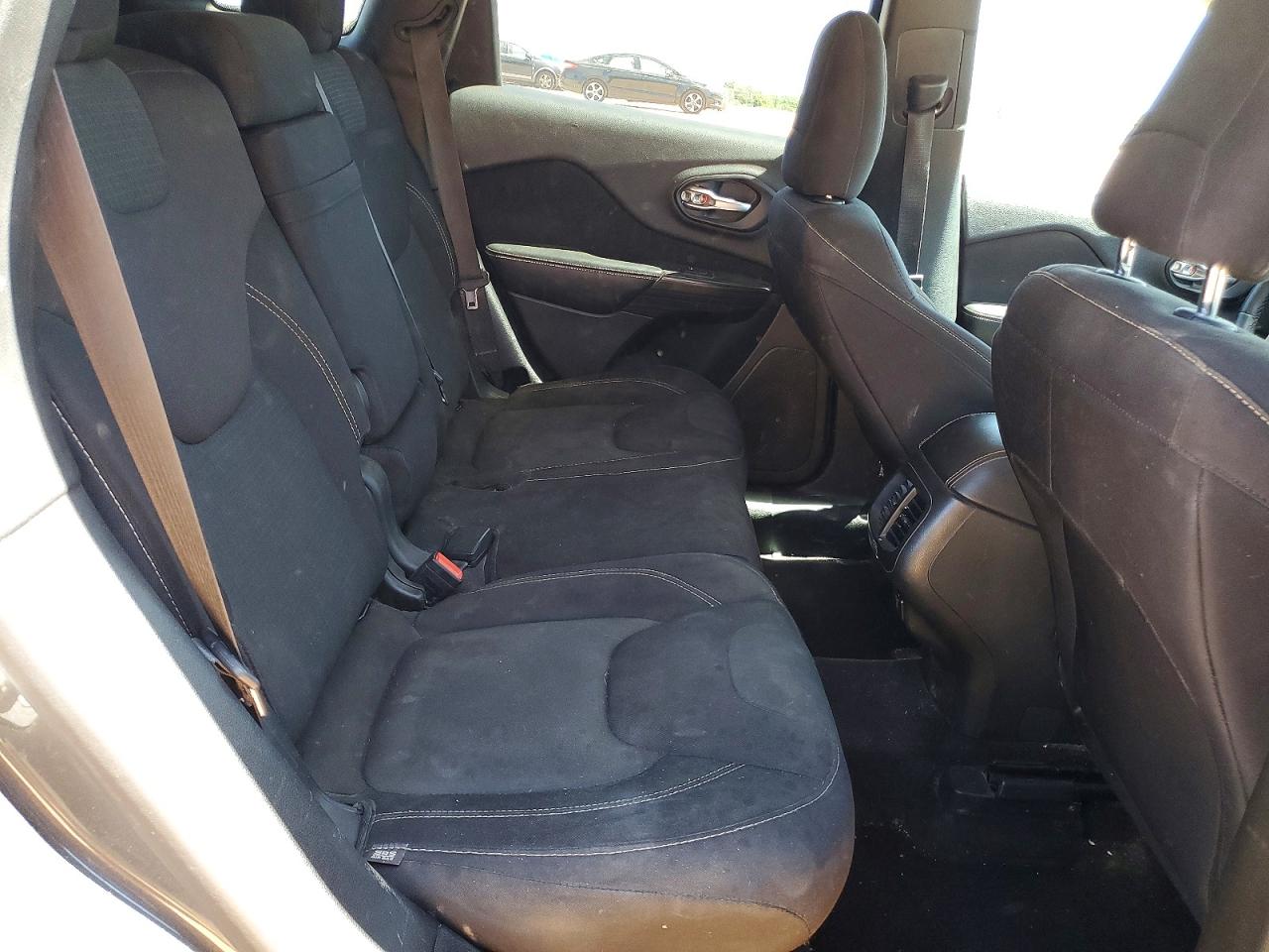 2016 JEEP CHEROKEE LATITUDE photo 21