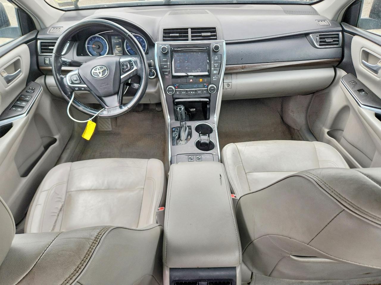 2016 TOYOTA CAMRY XLE photo 8