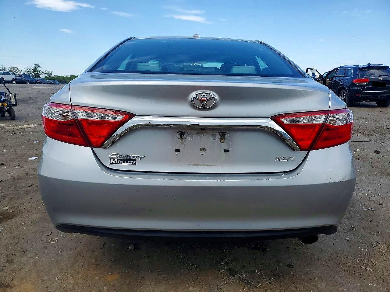 2016 TOYOTA CAMRY XLE photo 6