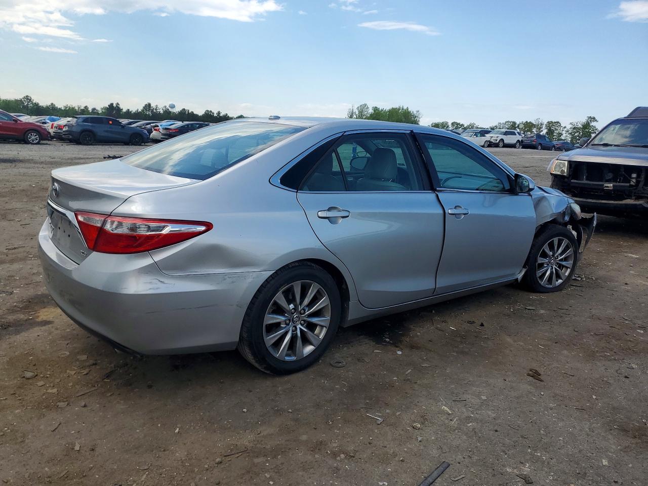 2016 TOYOTA CAMRY XLE photo 3