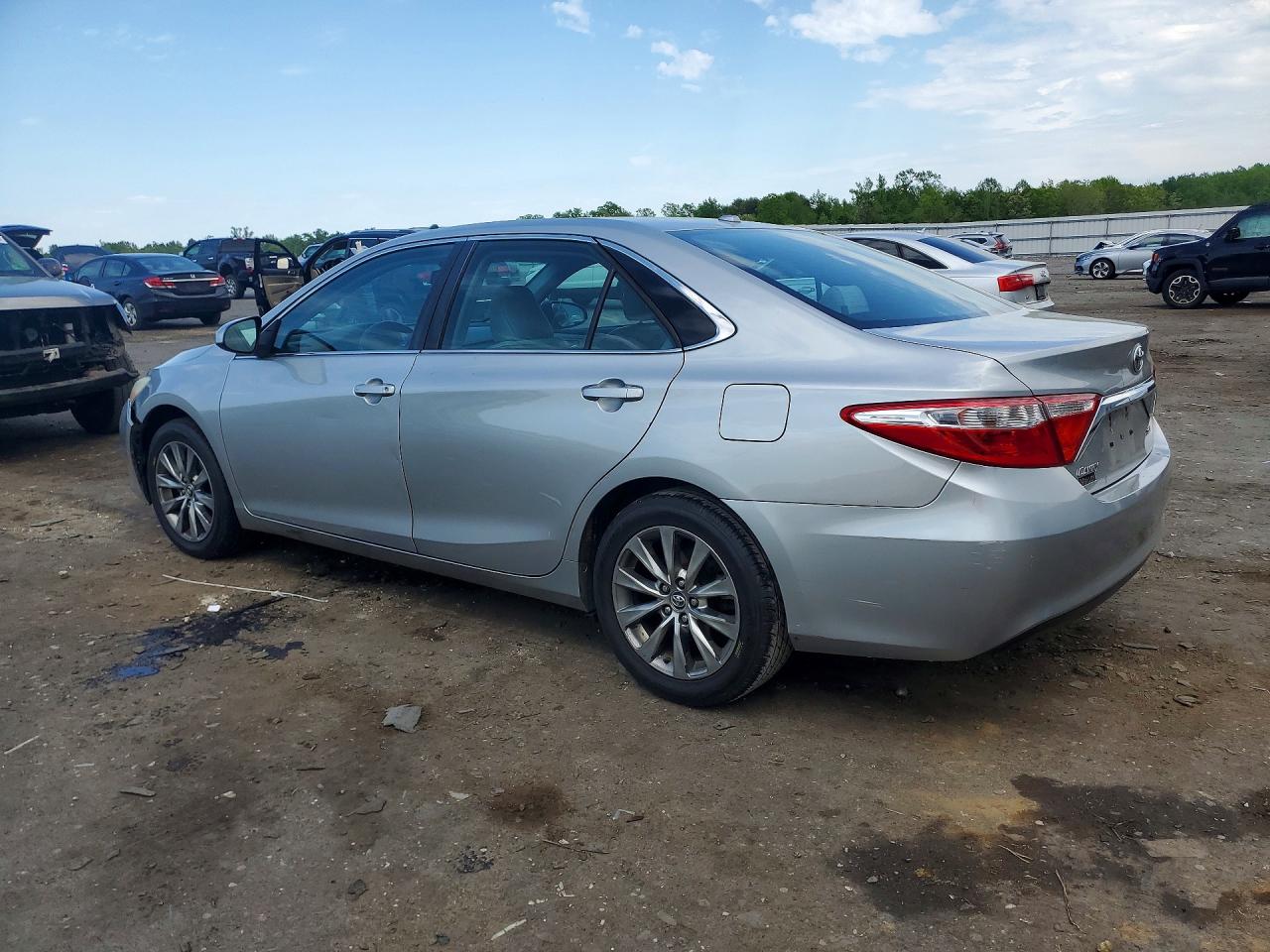 2016 TOYOTA CAMRY XLE photo 2