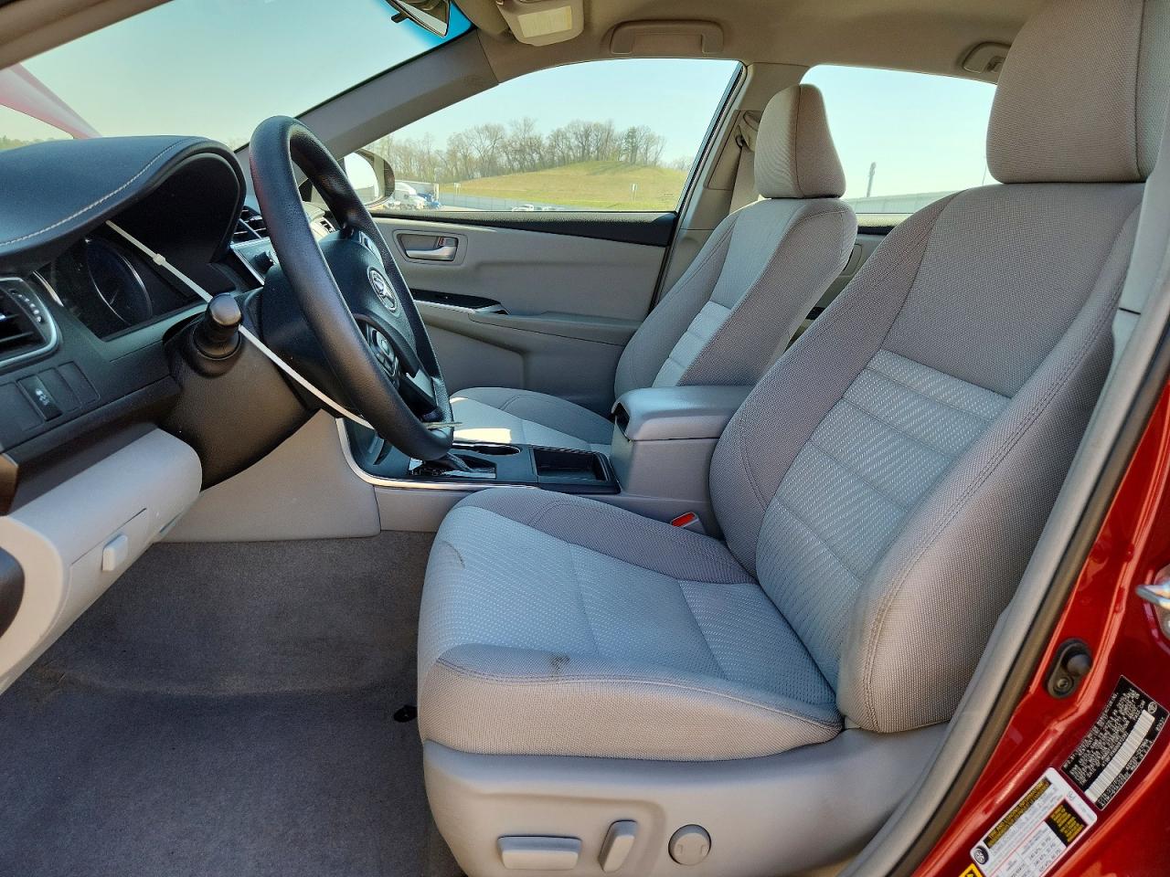 2017 TOYOTA CAMRY LE photo 19