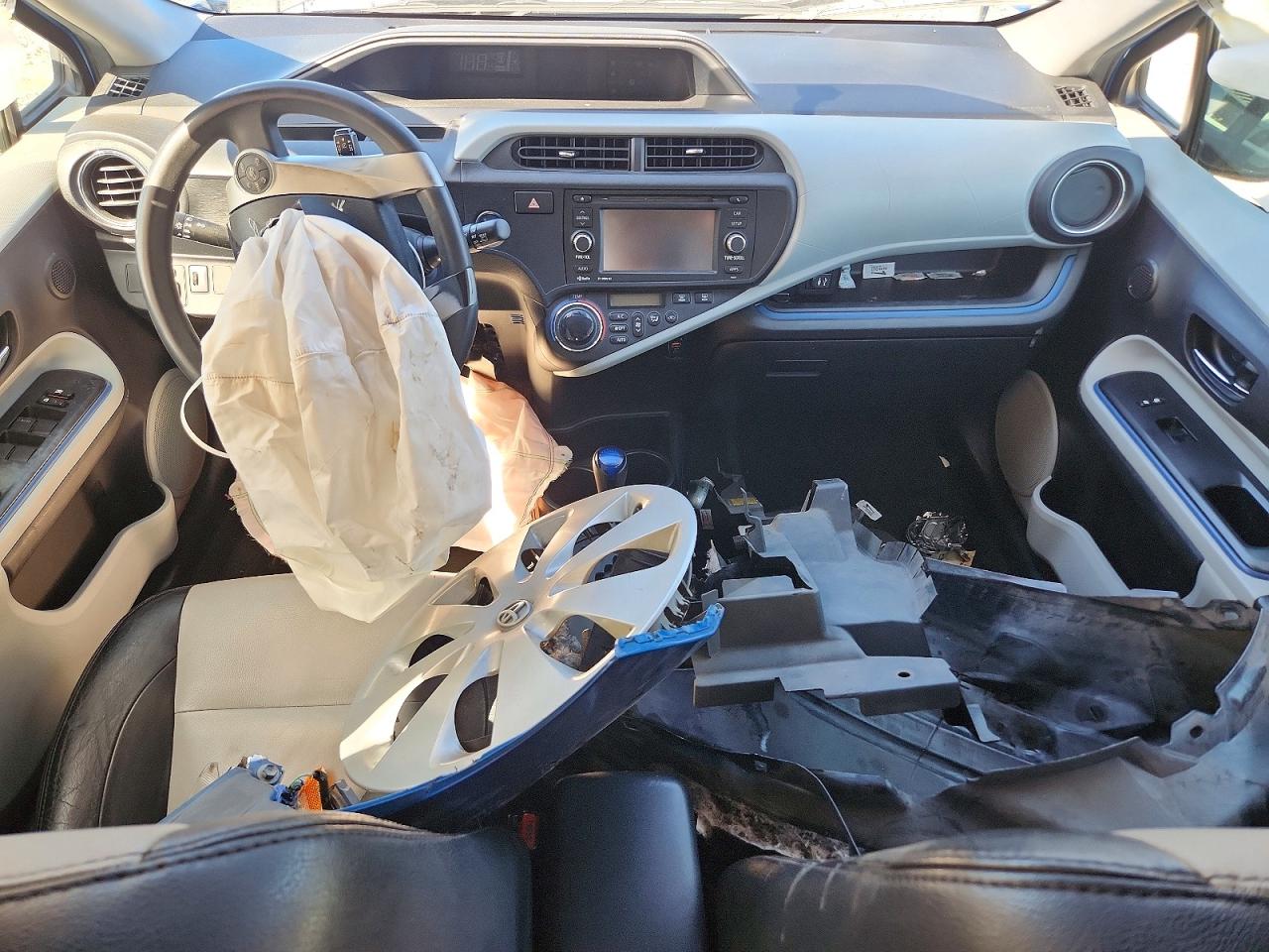 2012 TOYOTA PRIUS C THREE photo 22