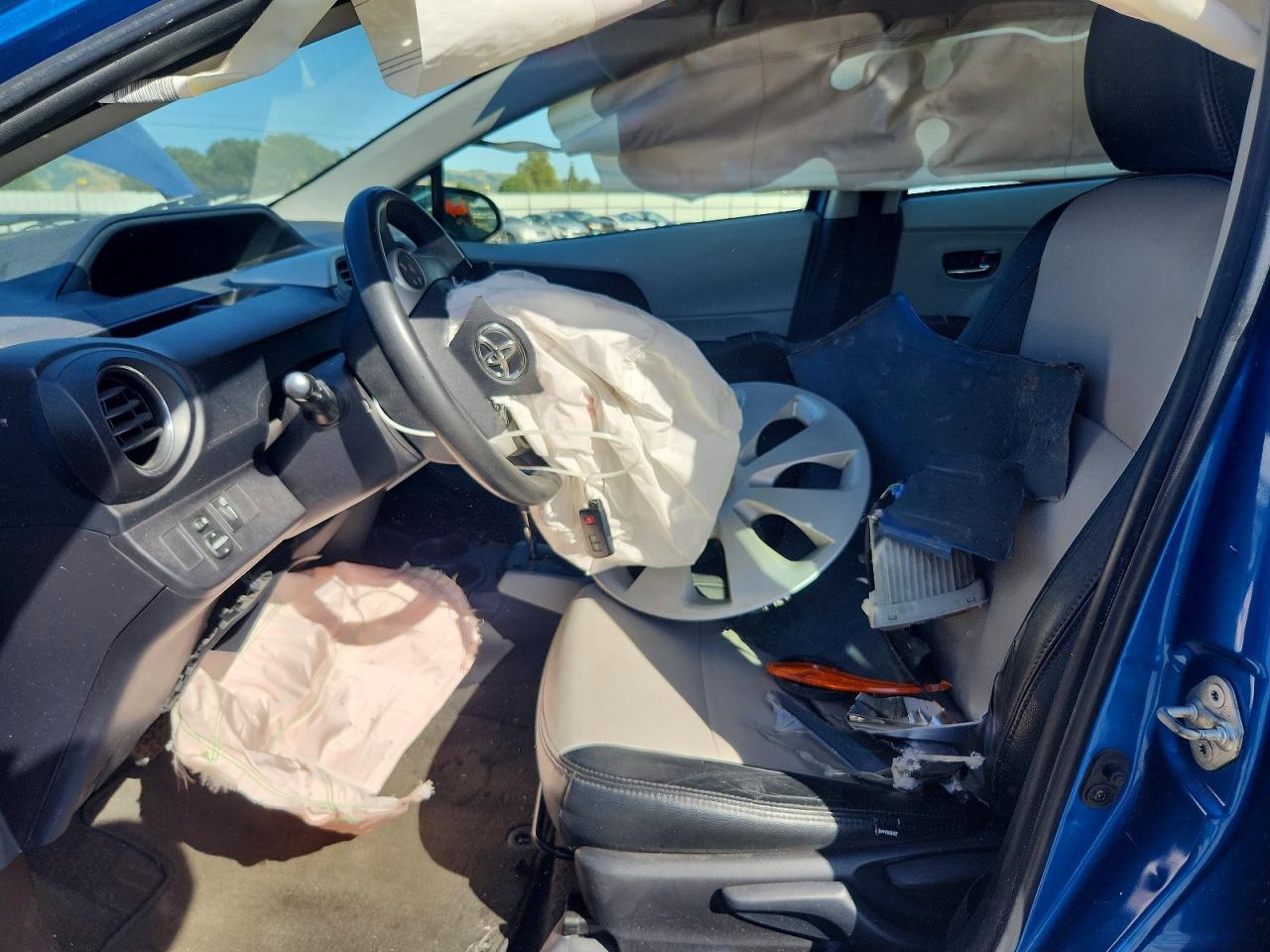 2012 TOYOTA PRIUS C THREE photo 19