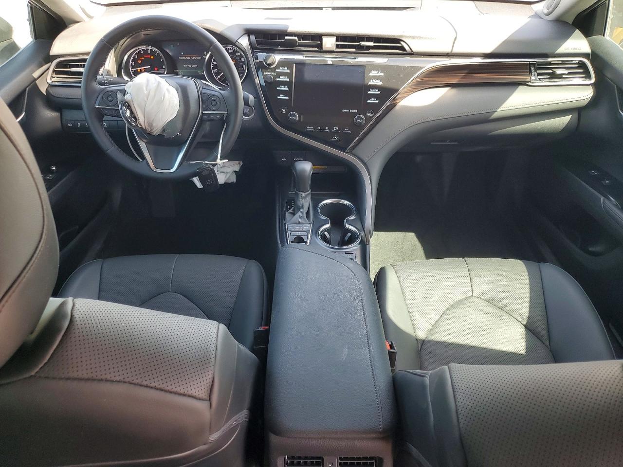 2020 TOYOTA CAMRY XLE photo 22