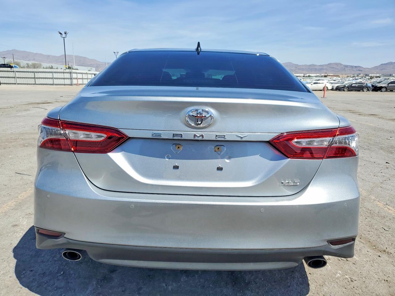 2020 TOYOTA CAMRY XLE photo 16