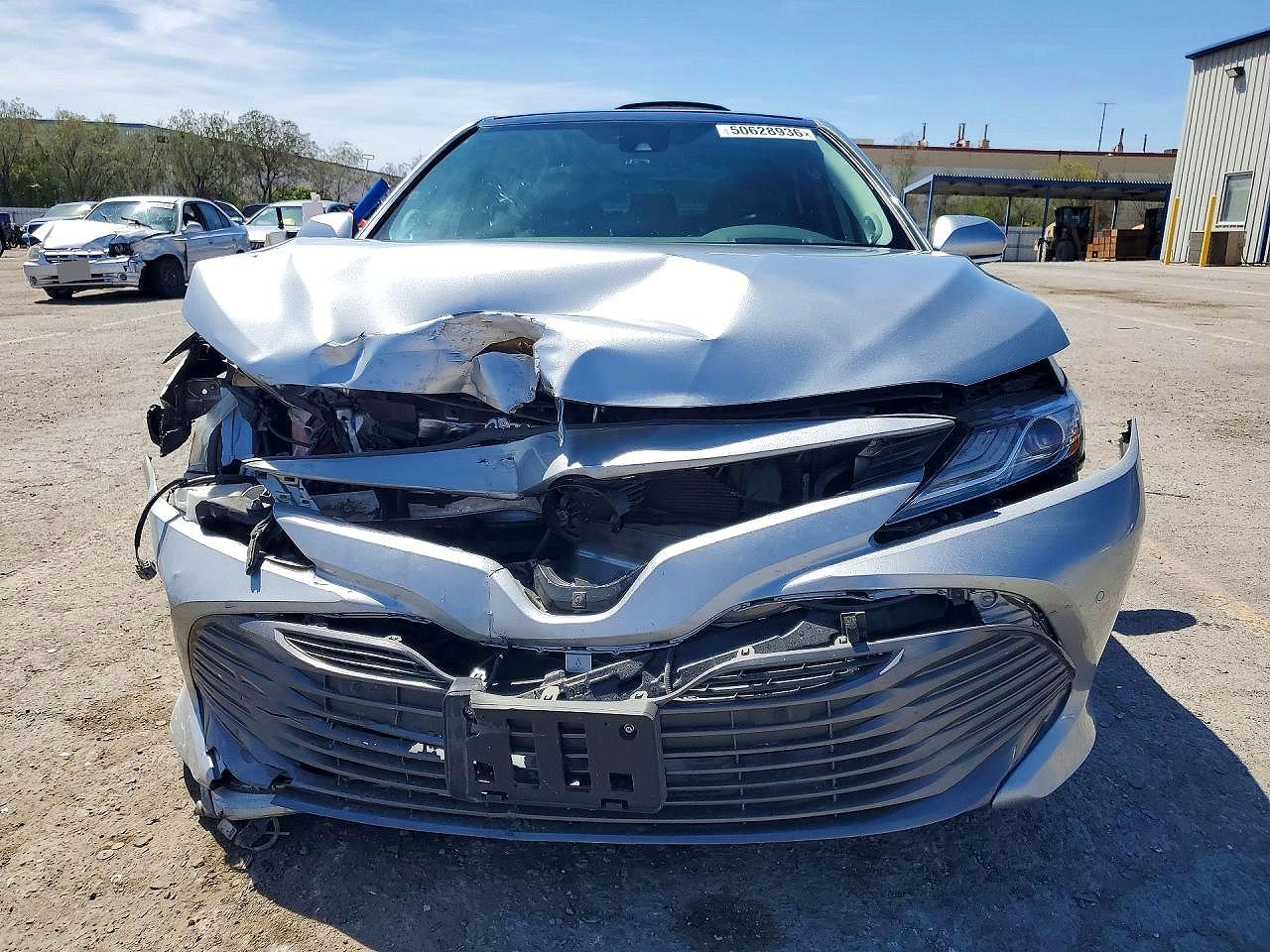 2020 TOYOTA CAMRY XLE photo 13