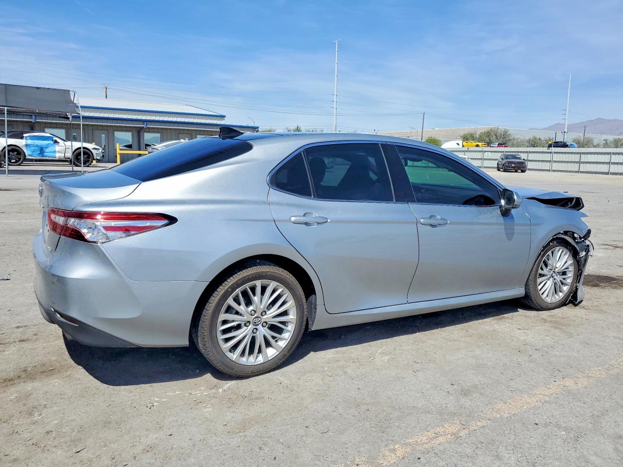 2020 TOYOTA CAMRY XLE photo 7