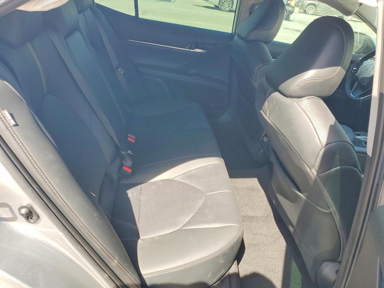 2020 TOYOTA CAMRY XLE photo 28