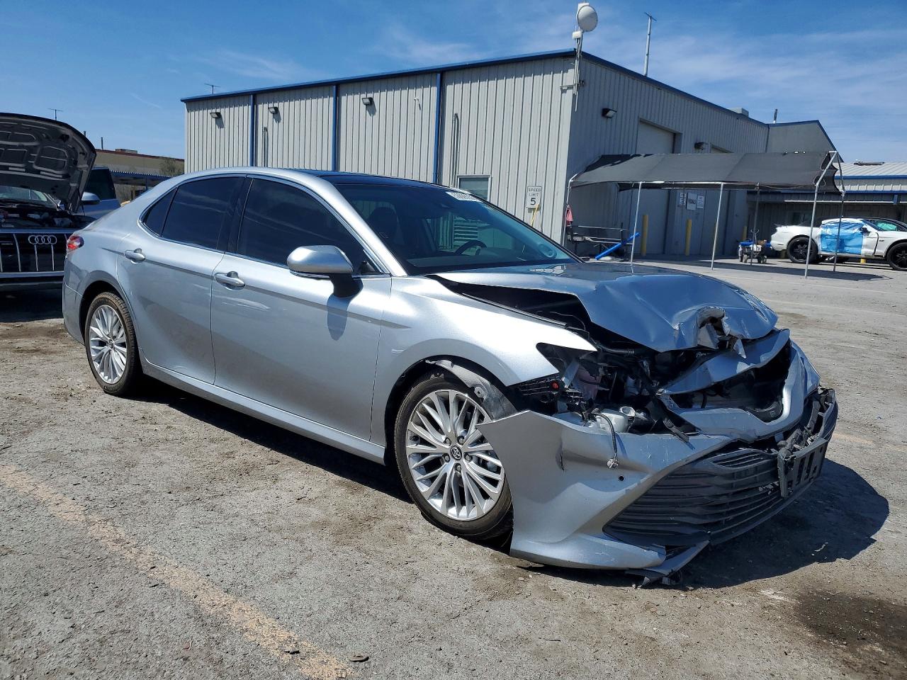2020 TOYOTA CAMRY XLE photo 10