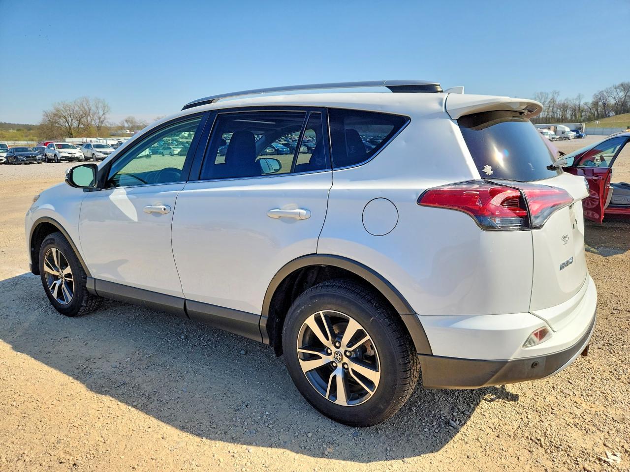 2016 TOYOTA RAV4 XLE photo 2