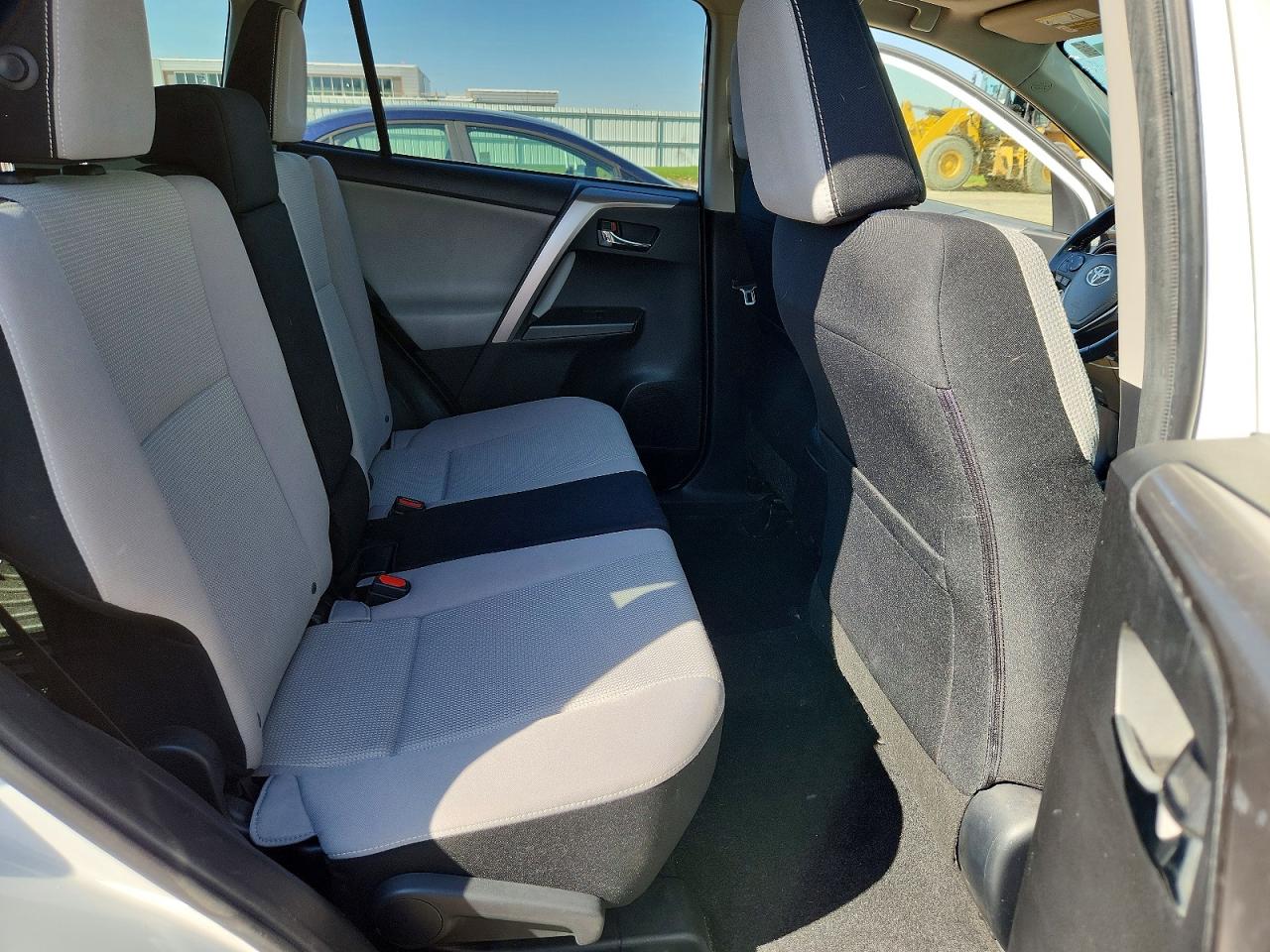 2016 TOYOTA RAV4 XLE photo 10