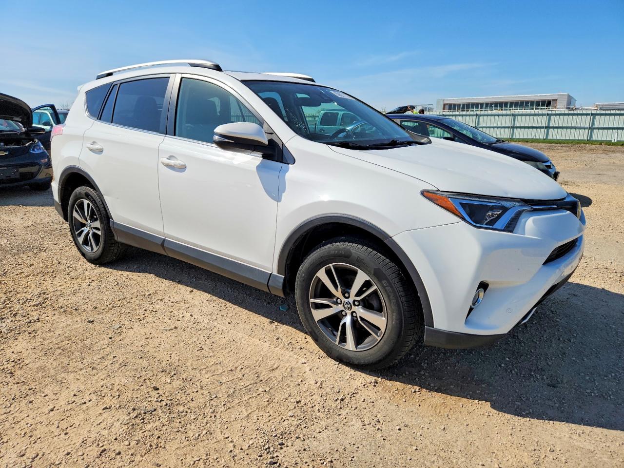 2016 TOYOTA RAV4 XLE photo 4