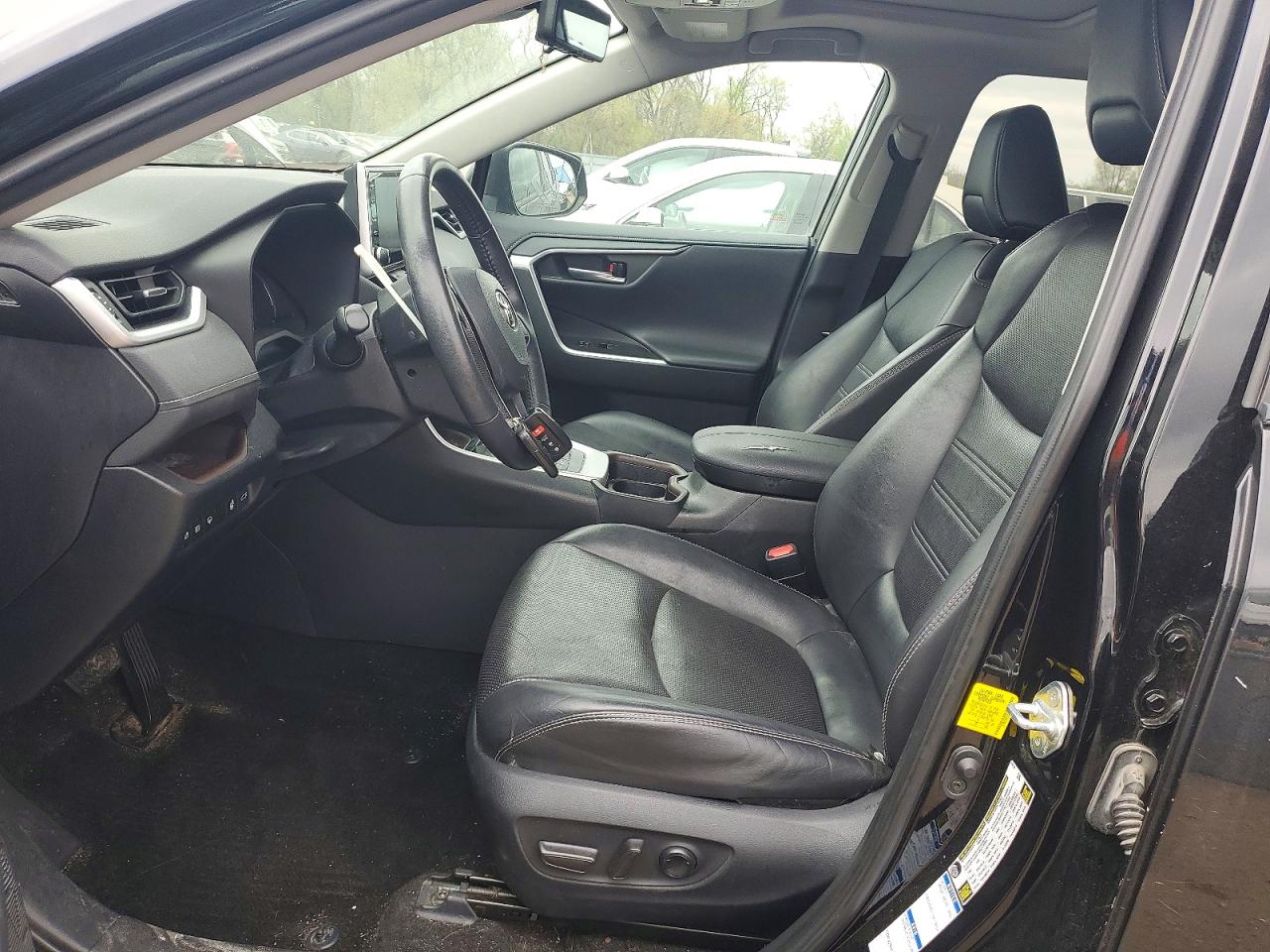 2019 TOYOTA RAV4 LIMITED photo 13