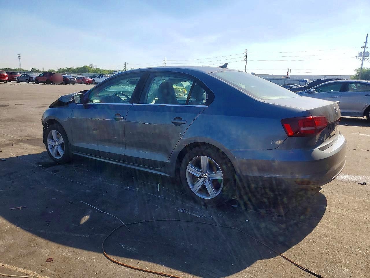 2016 VOLKSWAGEN JETTA SE photo 3