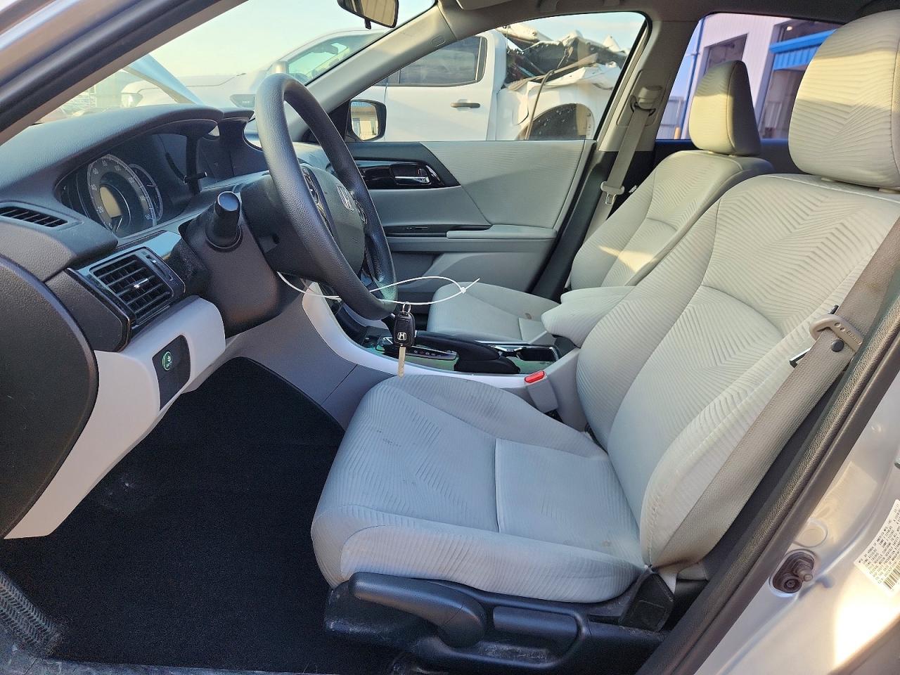 2017 HONDA ACCORD LX photo 19