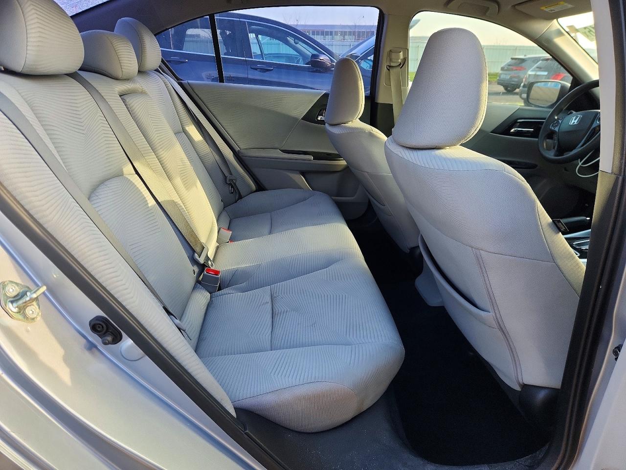 2017 HONDA ACCORD LX photo 28