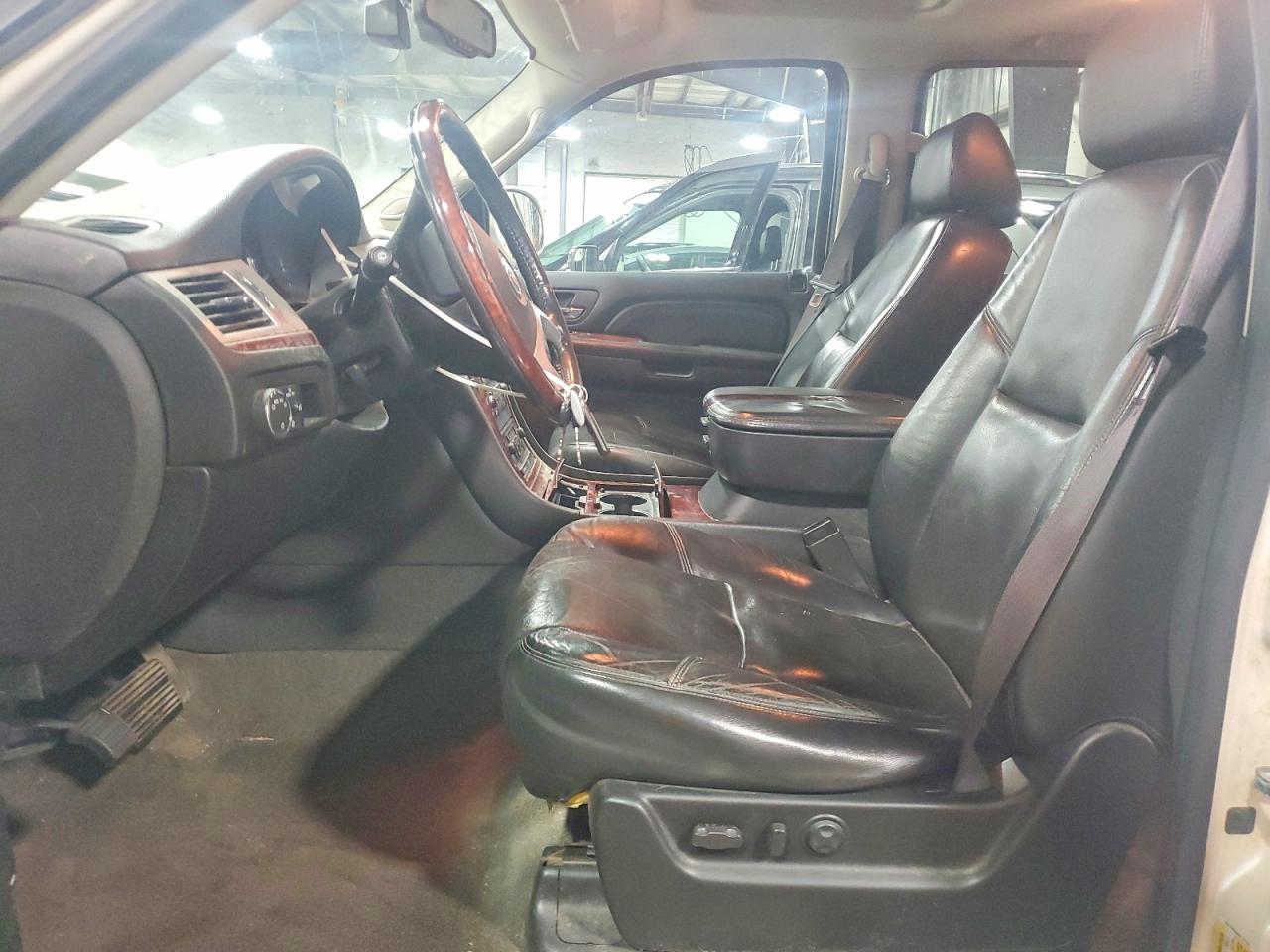 2008 CADILLAC ESCALADE LUXURY photo 7