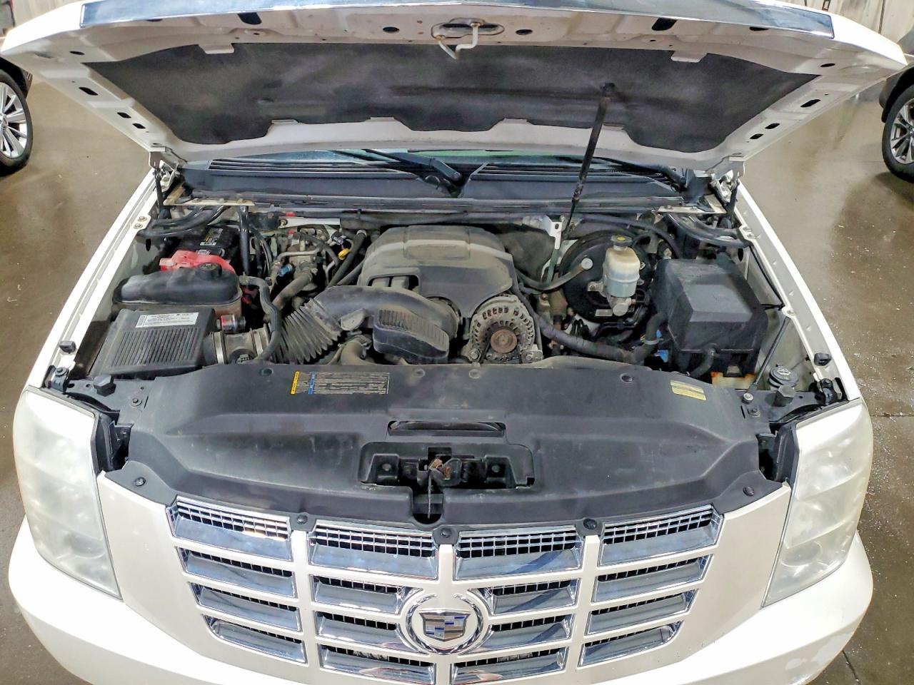 2008 CADILLAC ESCALADE LUXURY photo 12