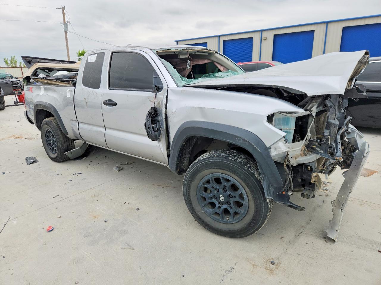 2022 TOYOTA TACOMA SR photo 4