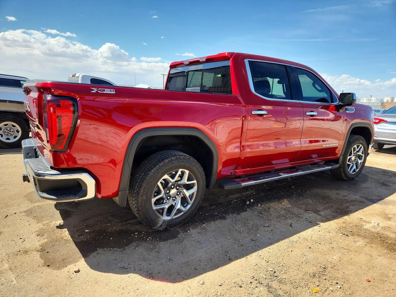 2025 GMC SIERRA K1500 SLT photo 5