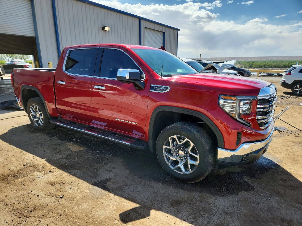 2025 GMC SIERRA K1500 SLT photo 7