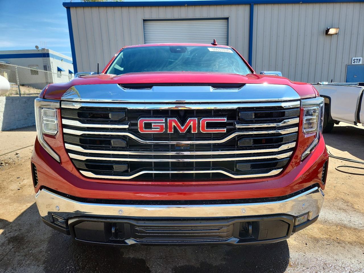2025 GMC SIERRA K1500 SLT photo 9