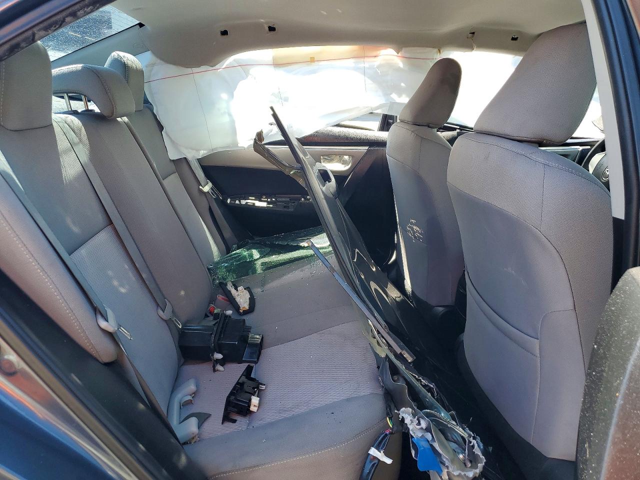 2014 TOYOTA COROLLA LE photo 19