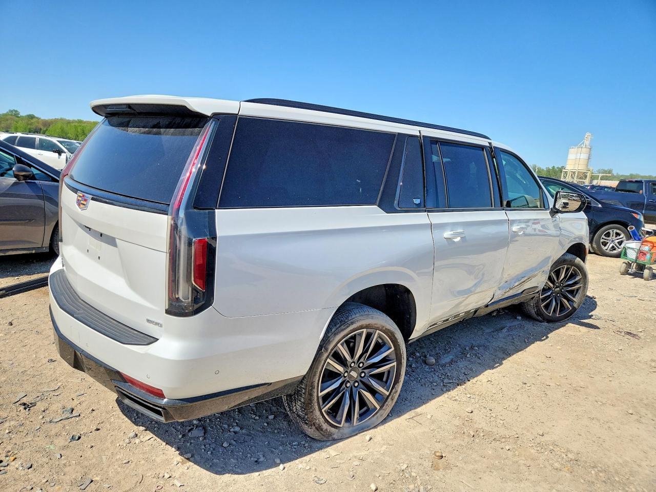 2022 CADILLAC ESCALADE ESV SPORT PLATINUM photo 3