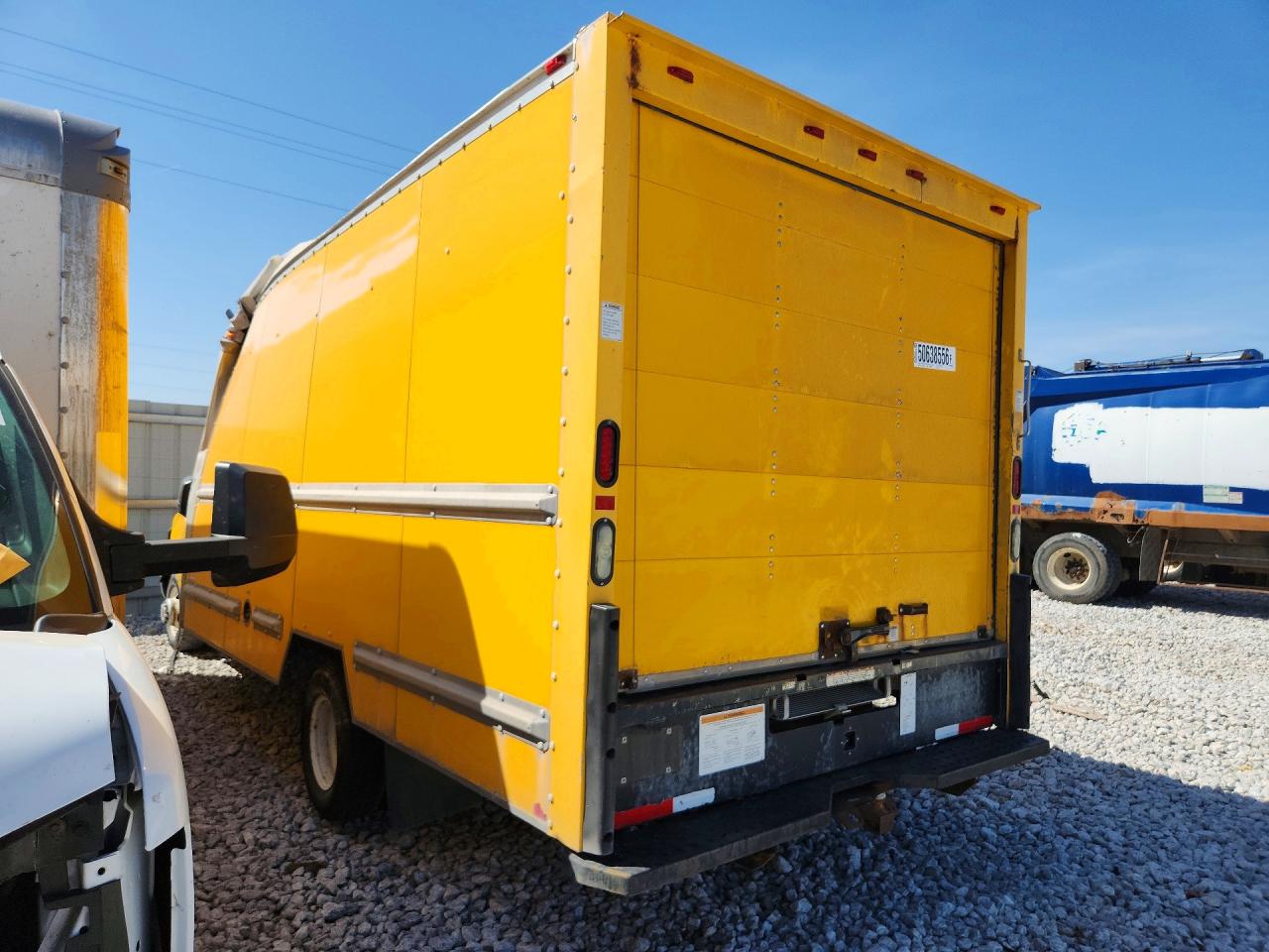 2012 GMC SAVANA CUTAWAY G3500 photo 2