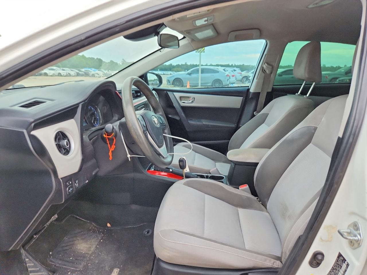 2018 TOYOTA COROLLA photo 13
