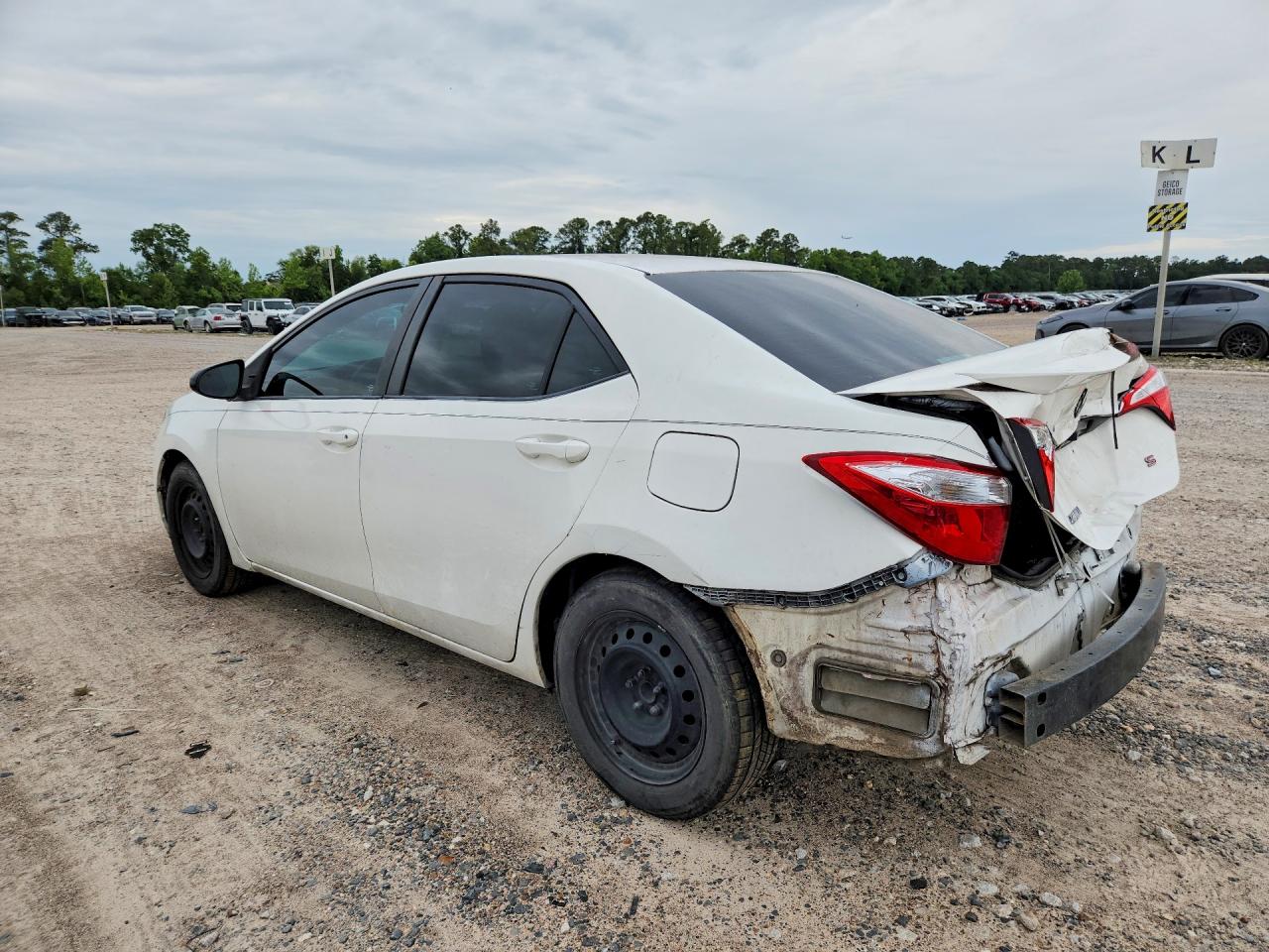 2018 TOYOTA COROLLA photo 3