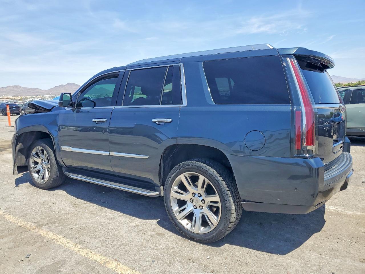 2019 CADILLAC ESCALADE LUXURY photo 3
