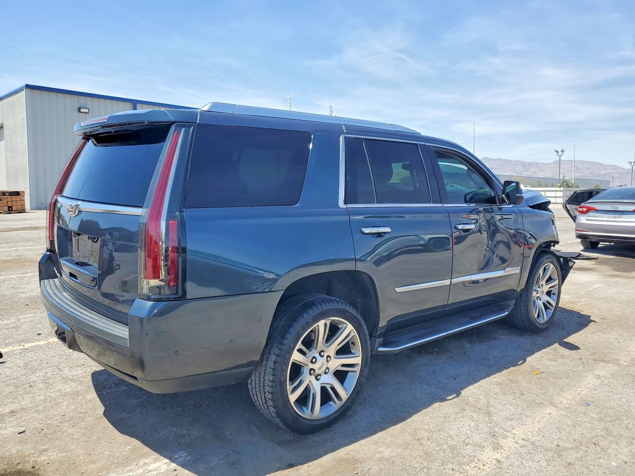 2019 CADILLAC ESCALADE LUXURY photo 5