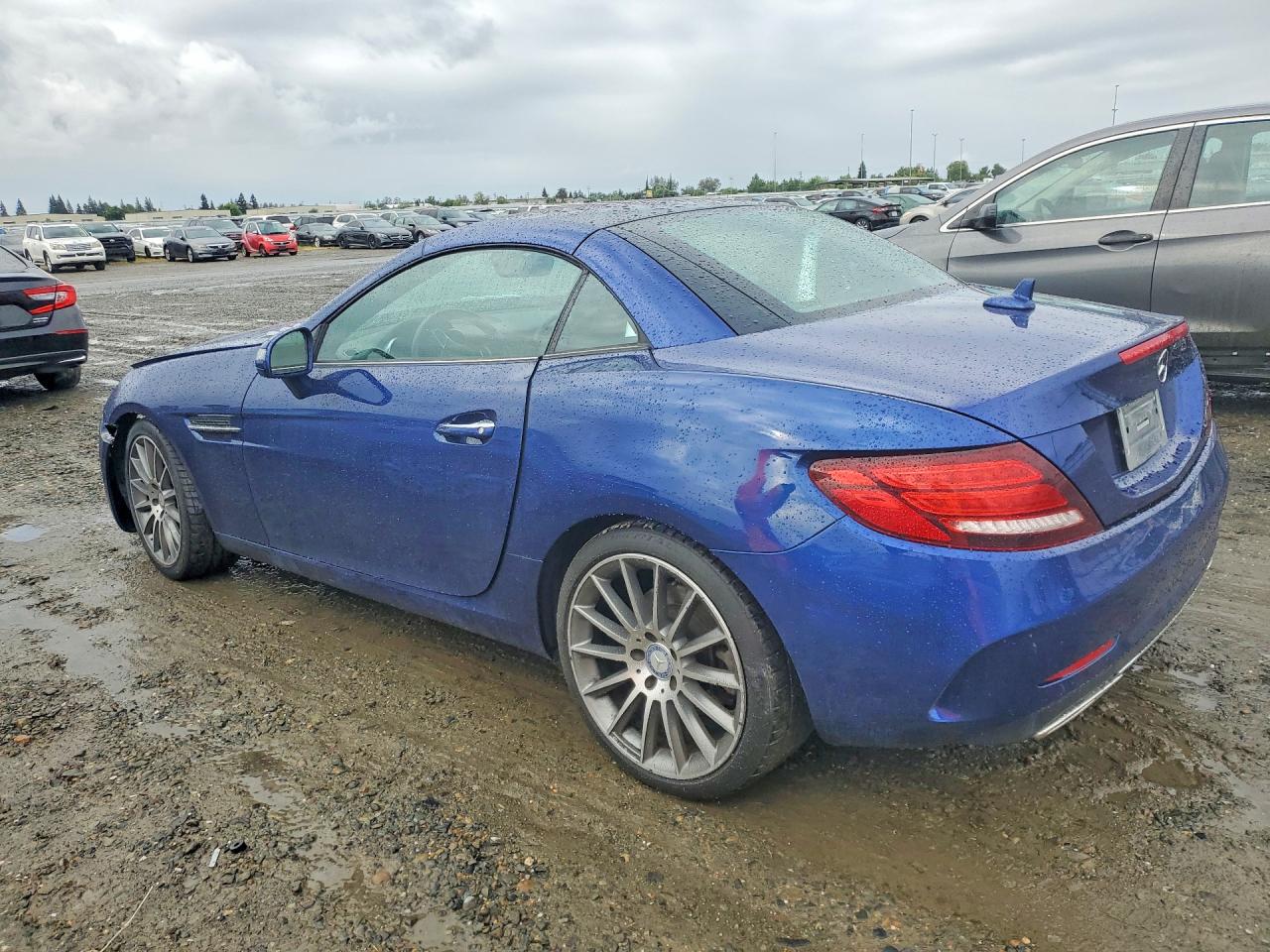 2017 MERCEDES-BENZ SLC 300 photo 3