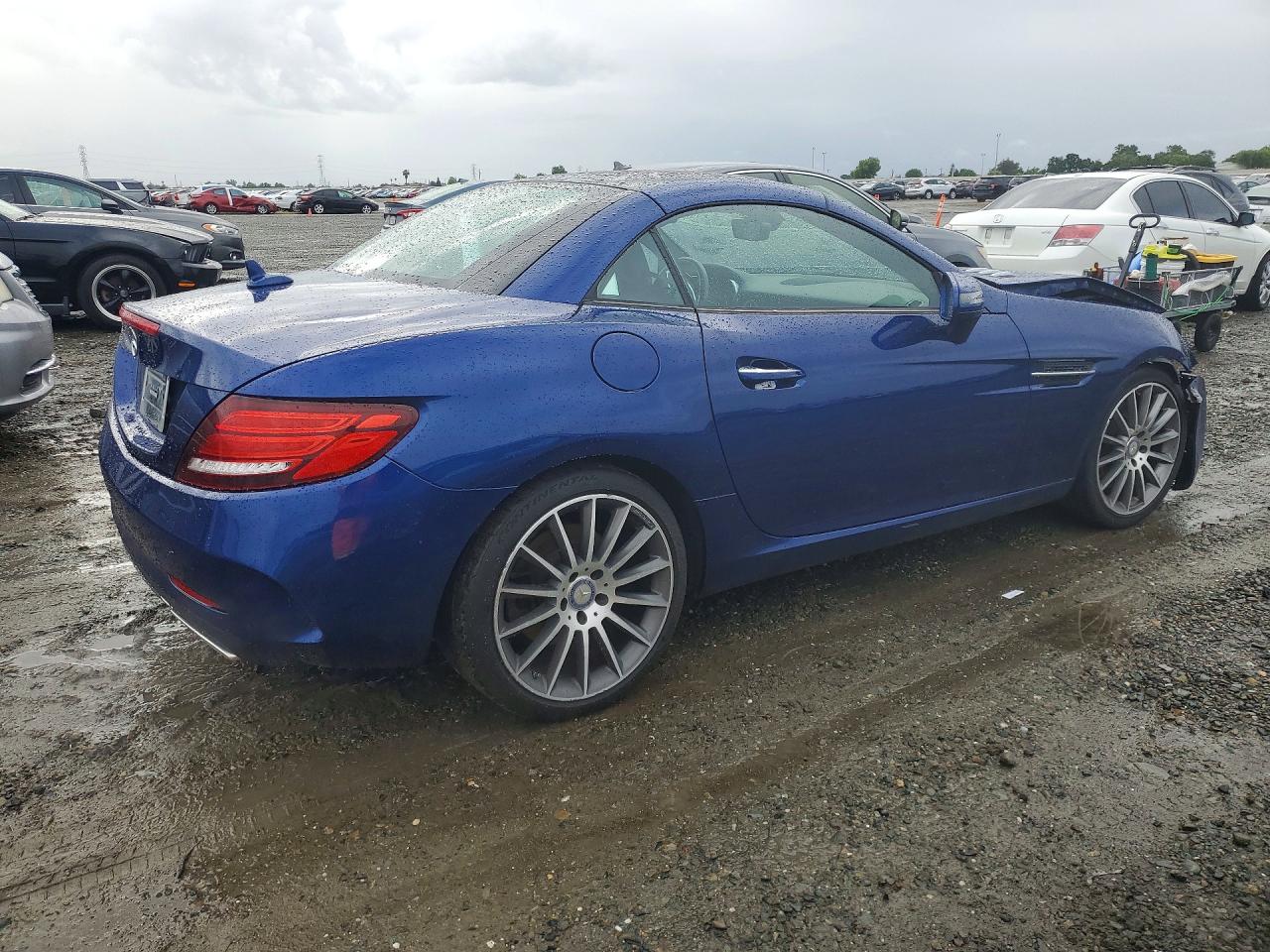 2017 MERCEDES-BENZ SLC 300 photo 5