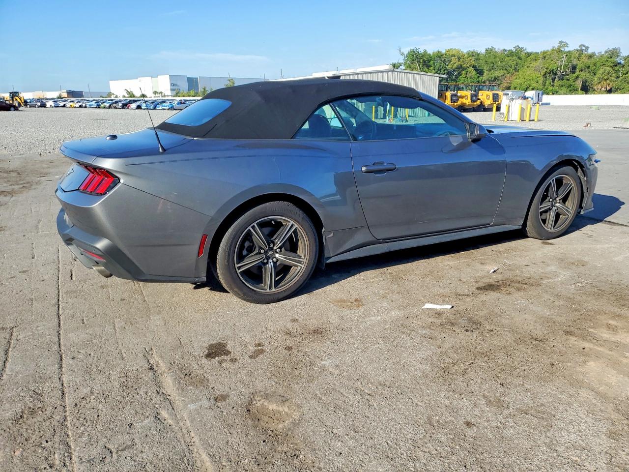 2025 FORD MUSTANG photo 5