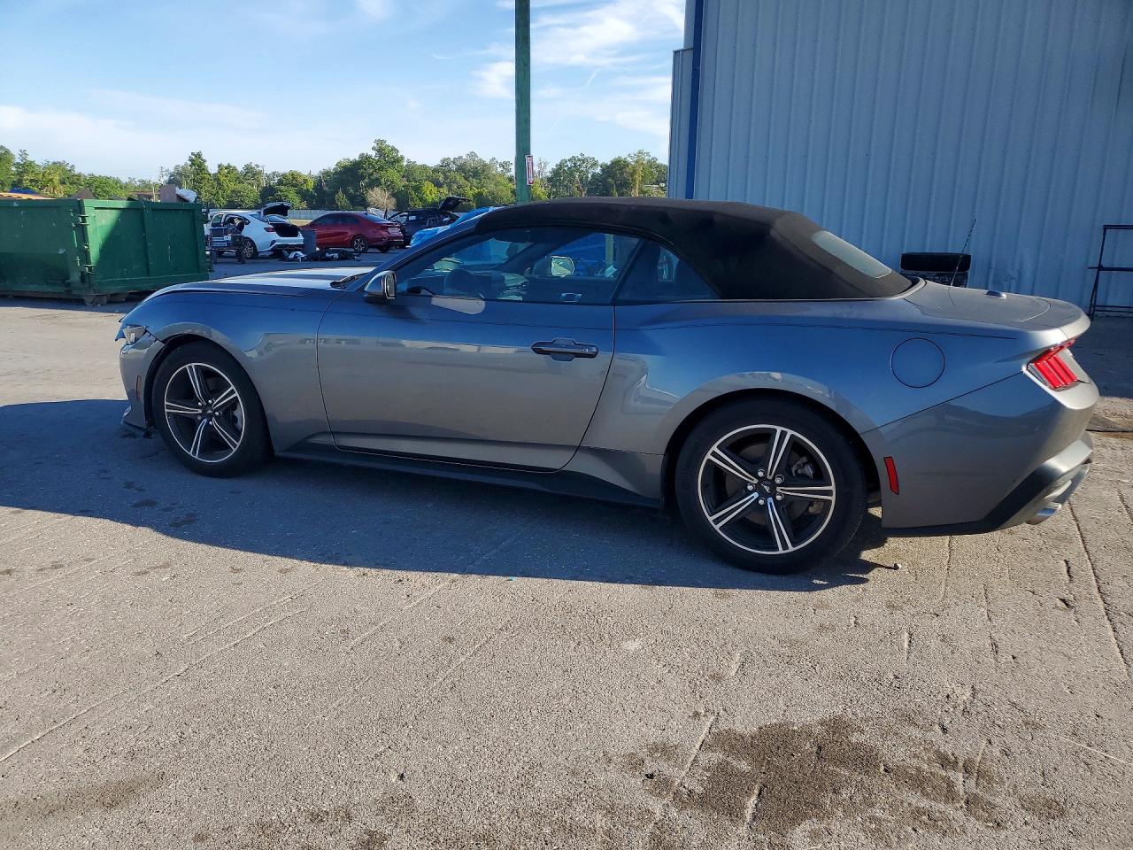 2025 FORD MUSTANG photo 3
