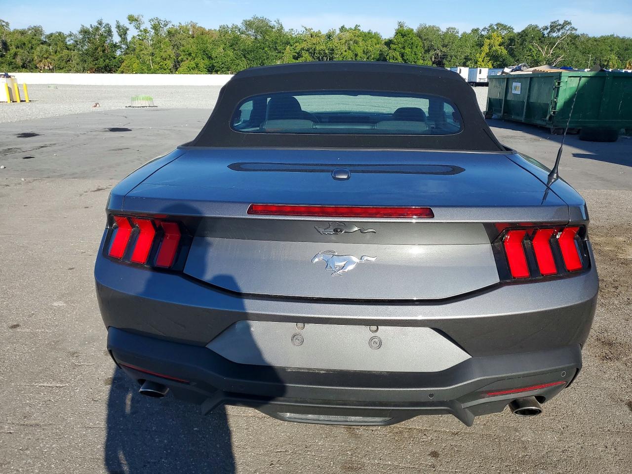 2025 FORD MUSTANG photo 11