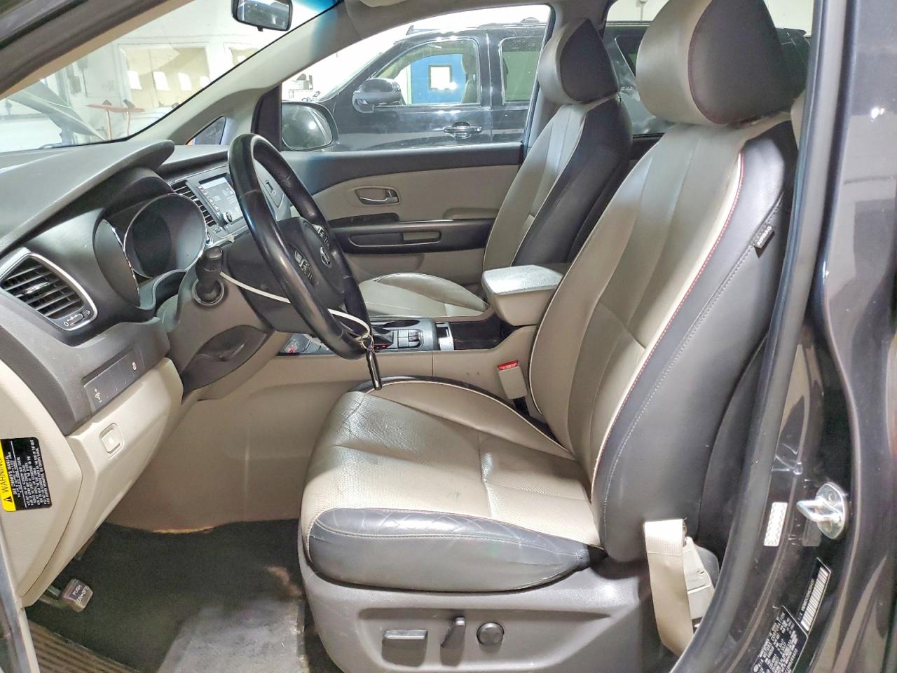 2017 KIA SEDONA LX photo 13