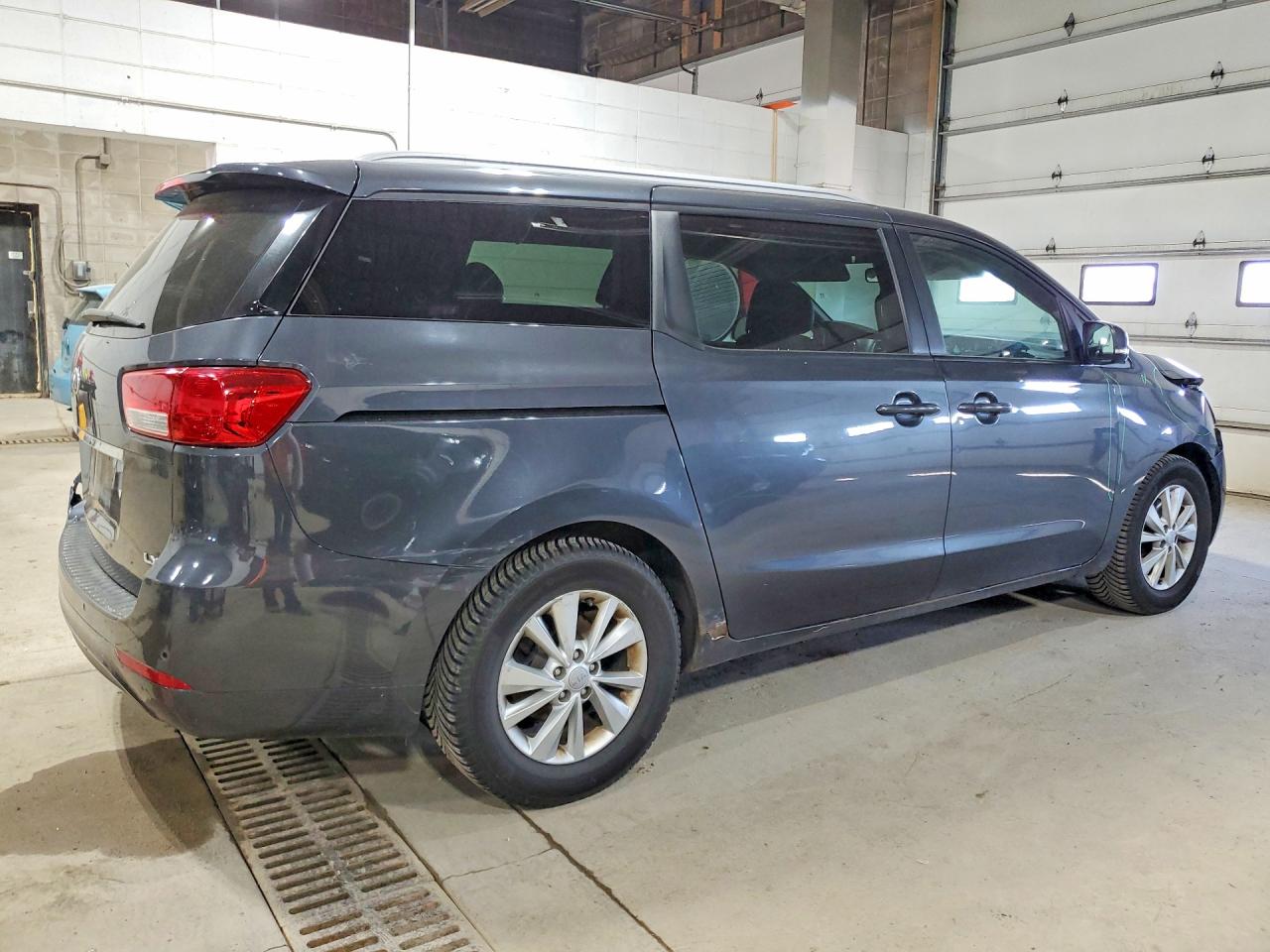2017 KIA SEDONA LX photo 5