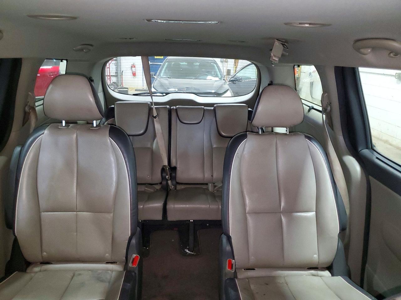 2017 KIA SEDONA LX photo 19