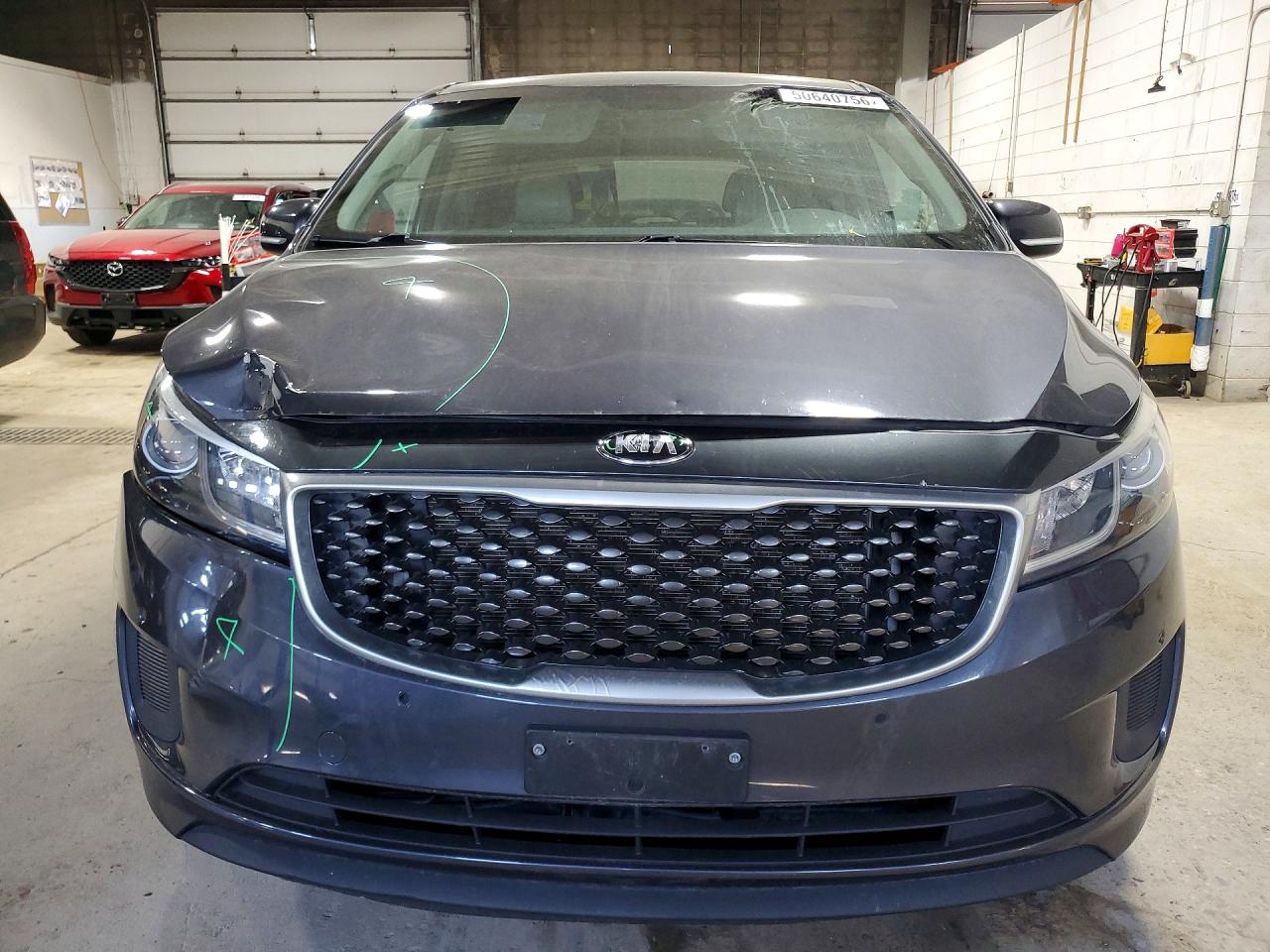 2017 KIA SEDONA LX photo 9