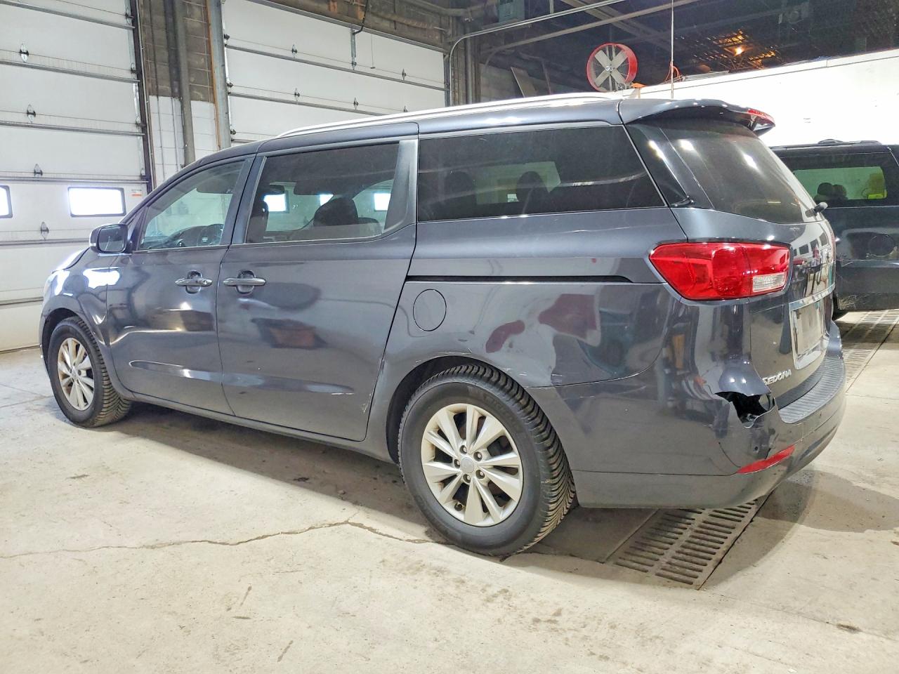 2017 KIA SEDONA LX photo 3